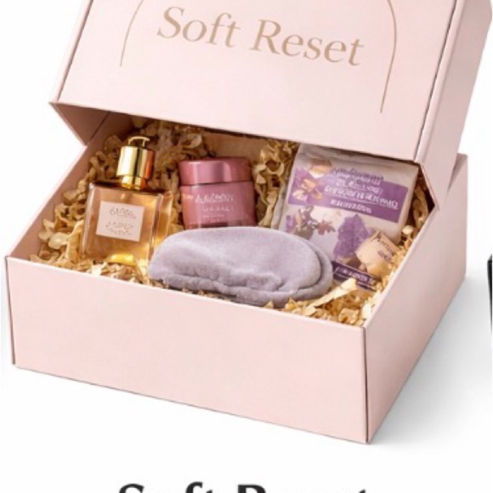 Women's Bath & Body Gift Set - Pink and Gold